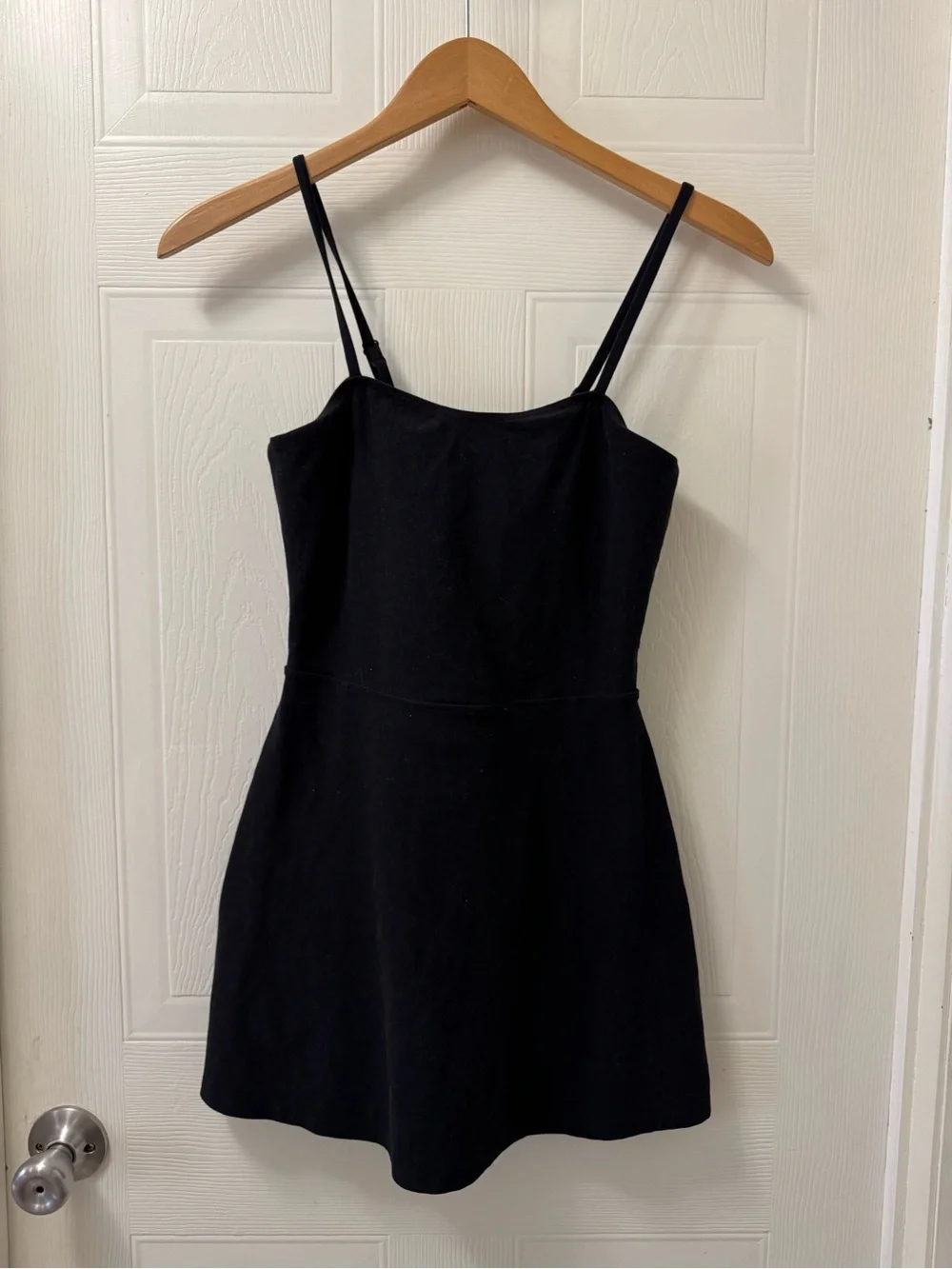 ALO Yoga Black Spaghetti-Strap Mini Dress The top doesn't have pads